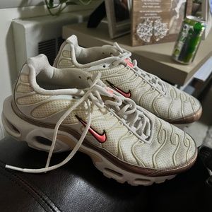 Womens nike sneakers